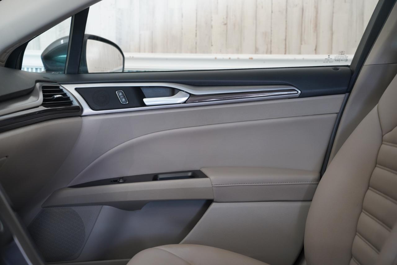 Ford Fusion Hybrid SEL FWD 2019