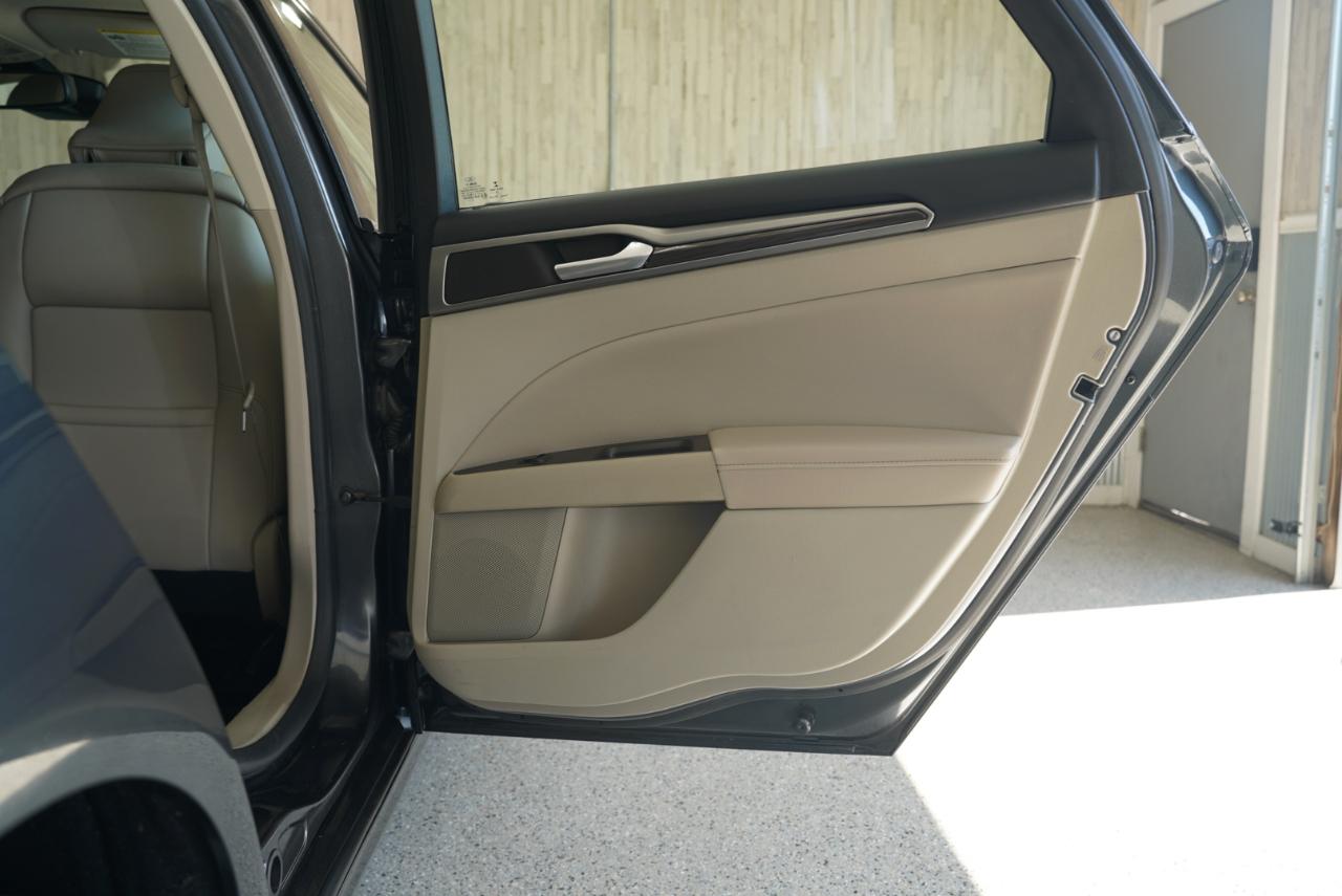 Ford Fusion Hybrid SEL FWD 2019