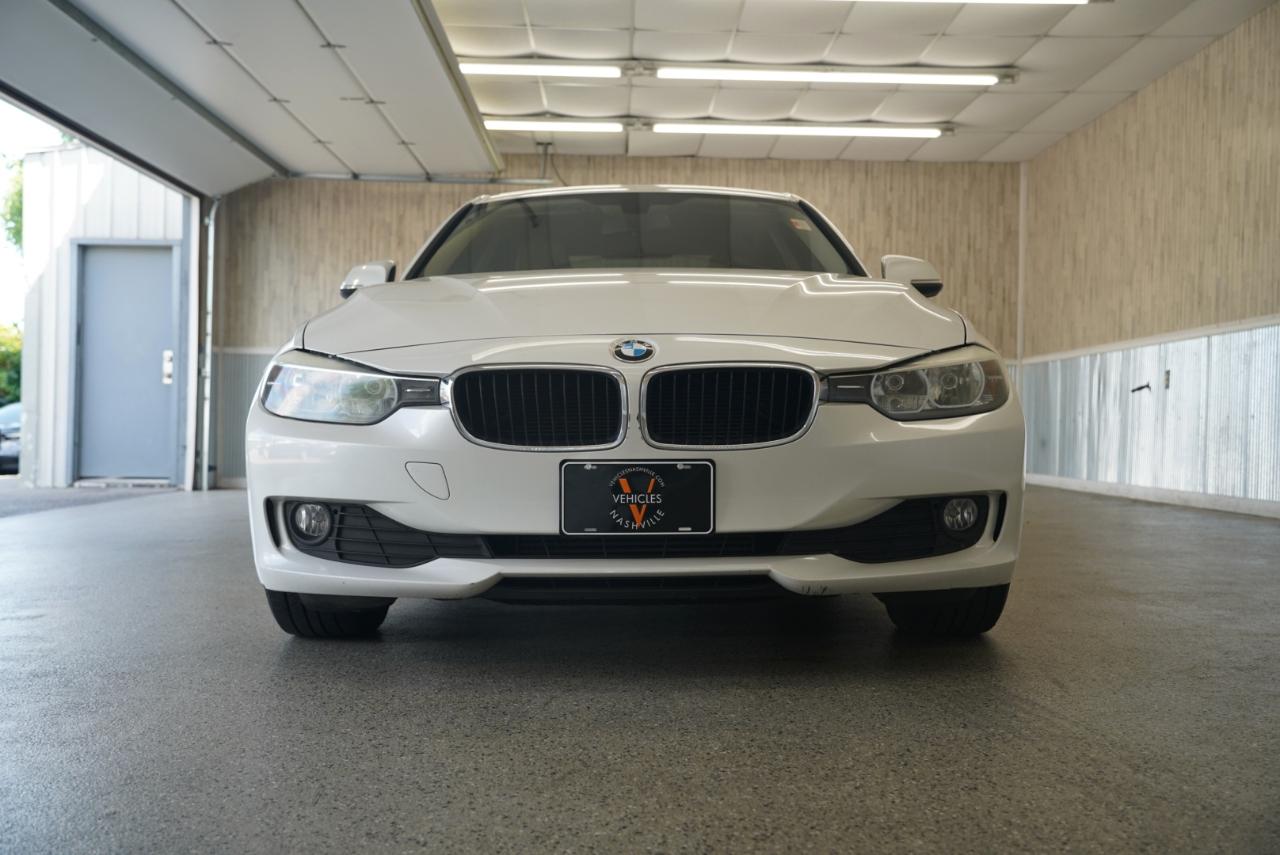 BMW 3 Series 4dr Sdn 320i RWD 2013