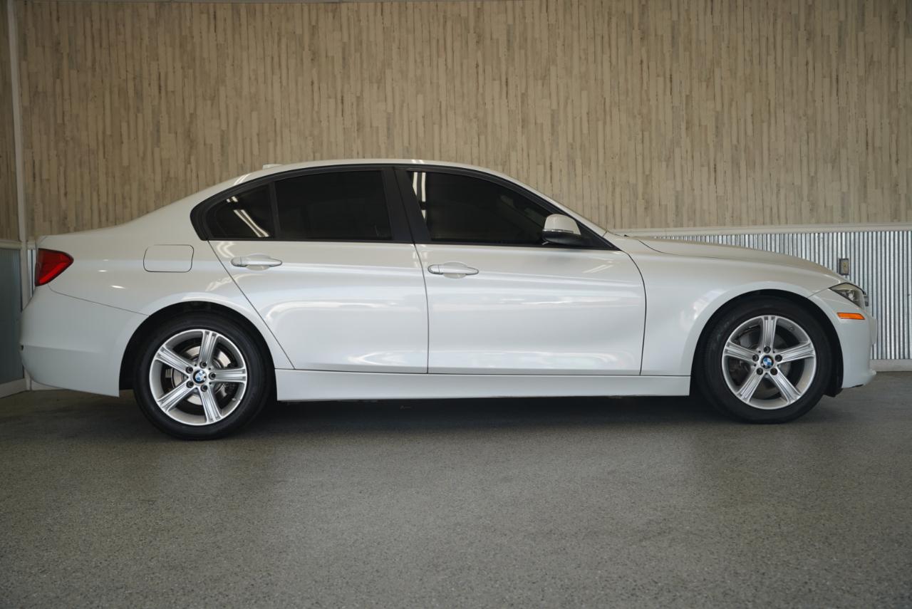 BMW 3 Series 4dr Sdn 320i RWD 2013