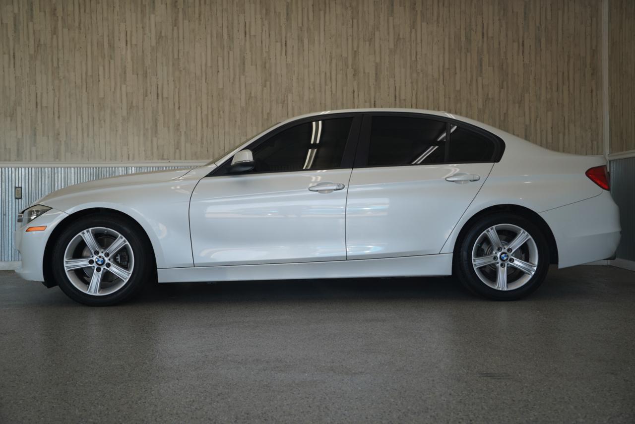 BMW 3 Series 4dr Sdn 320i RWD 2013
