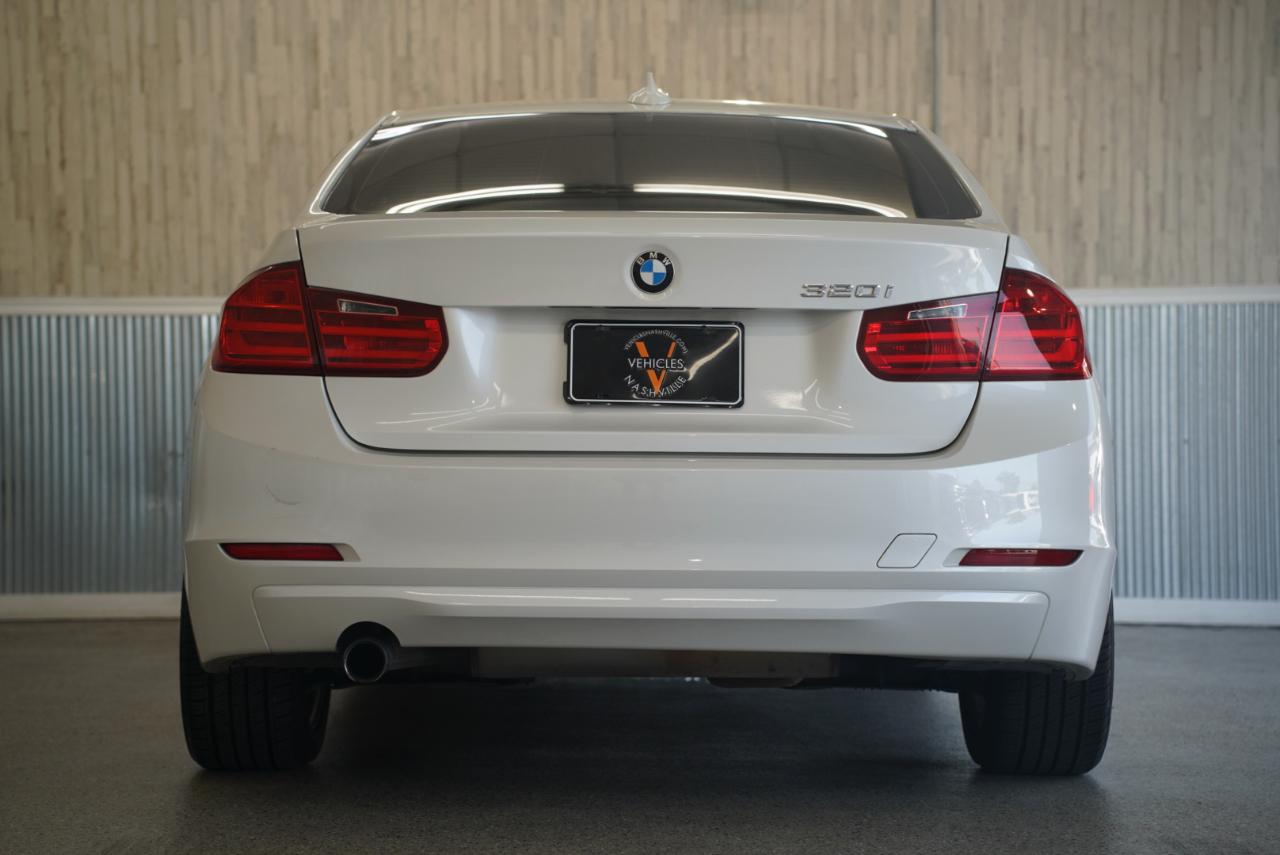 BMW 3 Series 4dr Sdn 320i RWD 2013