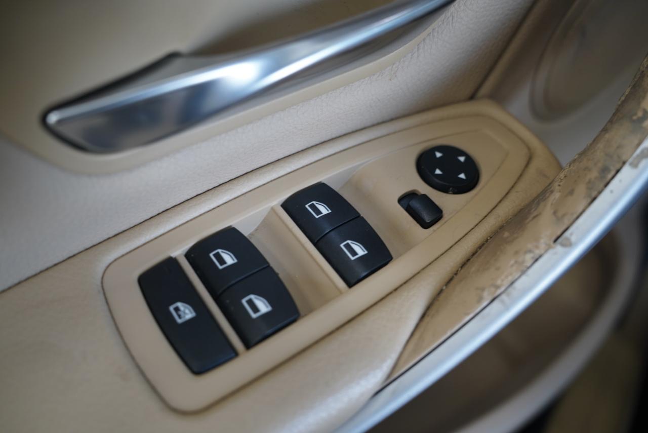 BMW 3 Series 4dr Sdn 320i RWD 2013