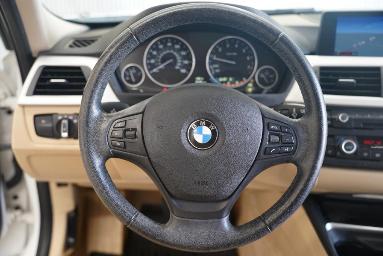 BMW 3 Series 4dr Sdn 320i RWD 2013