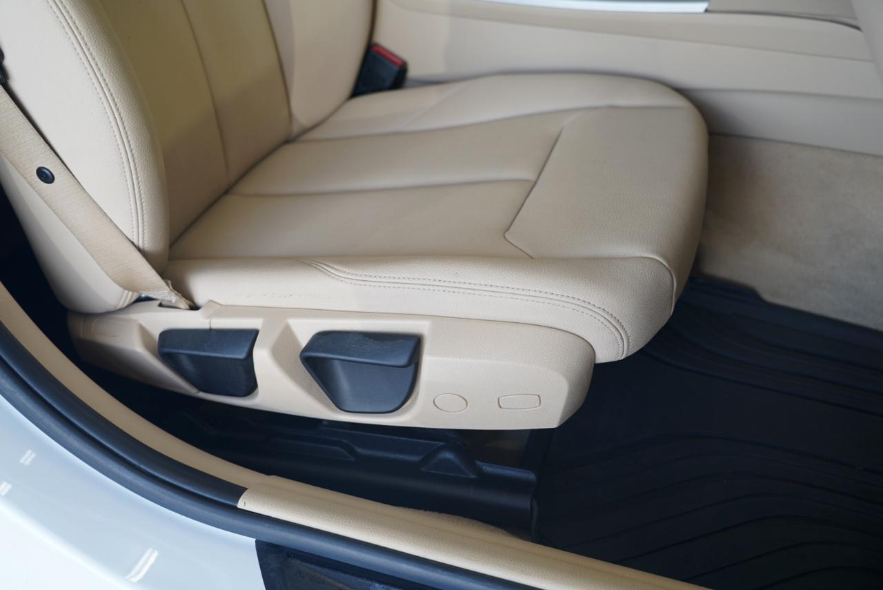 BMW 3 Series 4dr Sdn 320i RWD 2013
