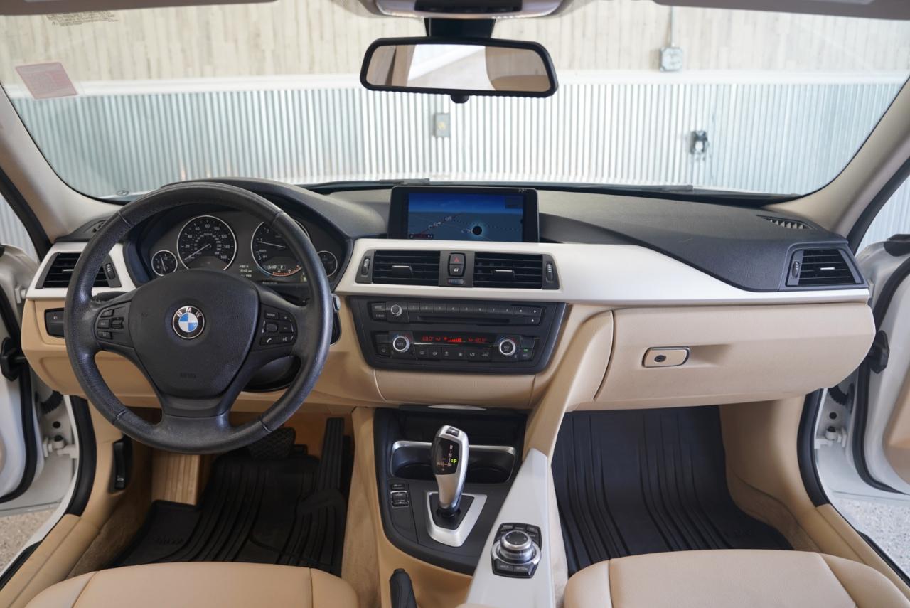 BMW 3 Series 4dr Sdn 320i RWD 2013