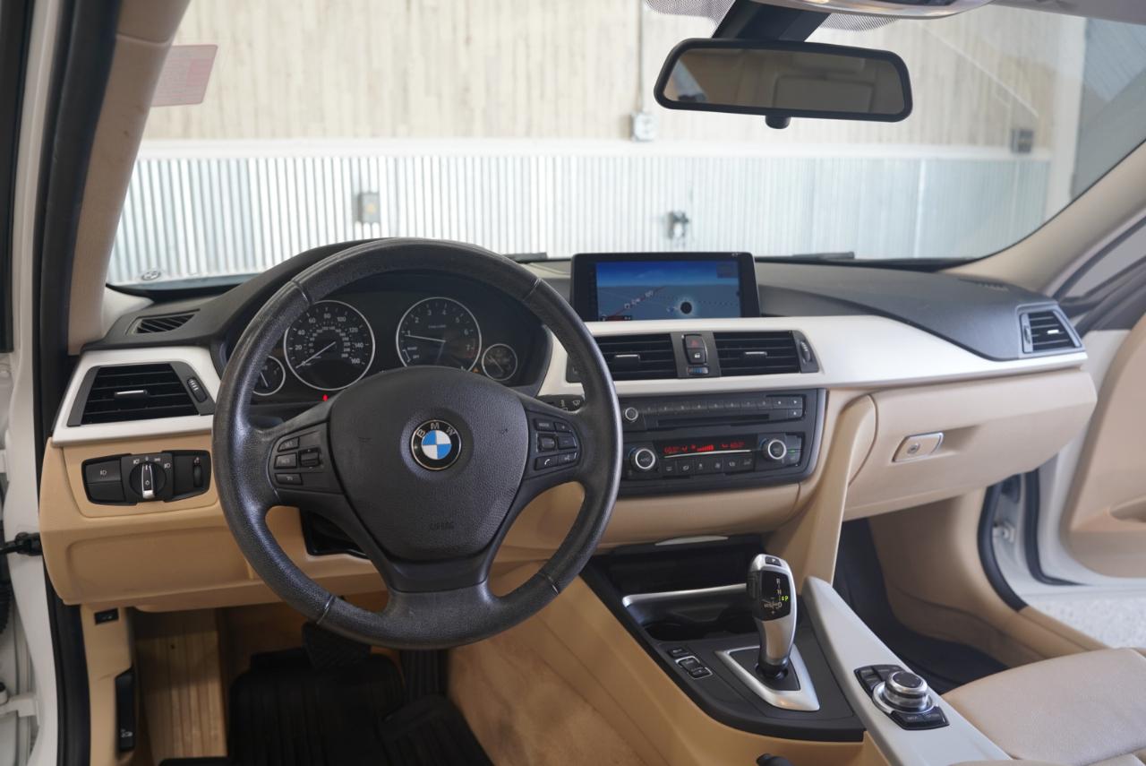 BMW 3 Series 4dr Sdn 320i RWD 2013