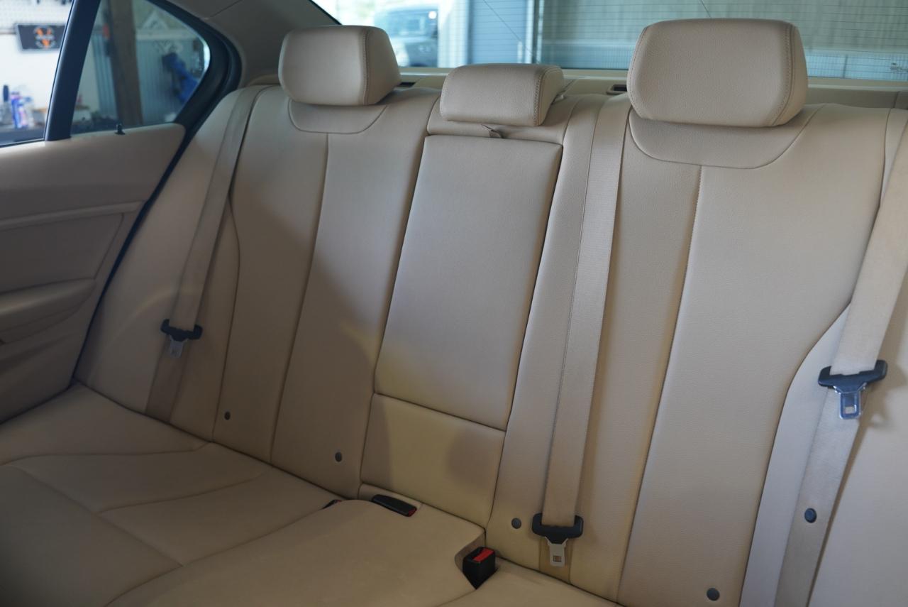 BMW 3 Series 4dr Sdn 320i RWD 2013
