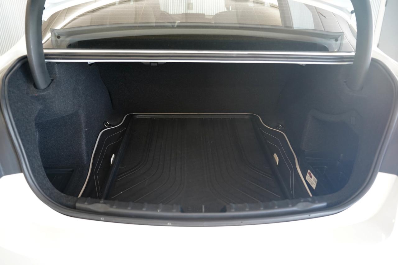 BMW 3 Series 4dr Sdn 320i RWD 2013