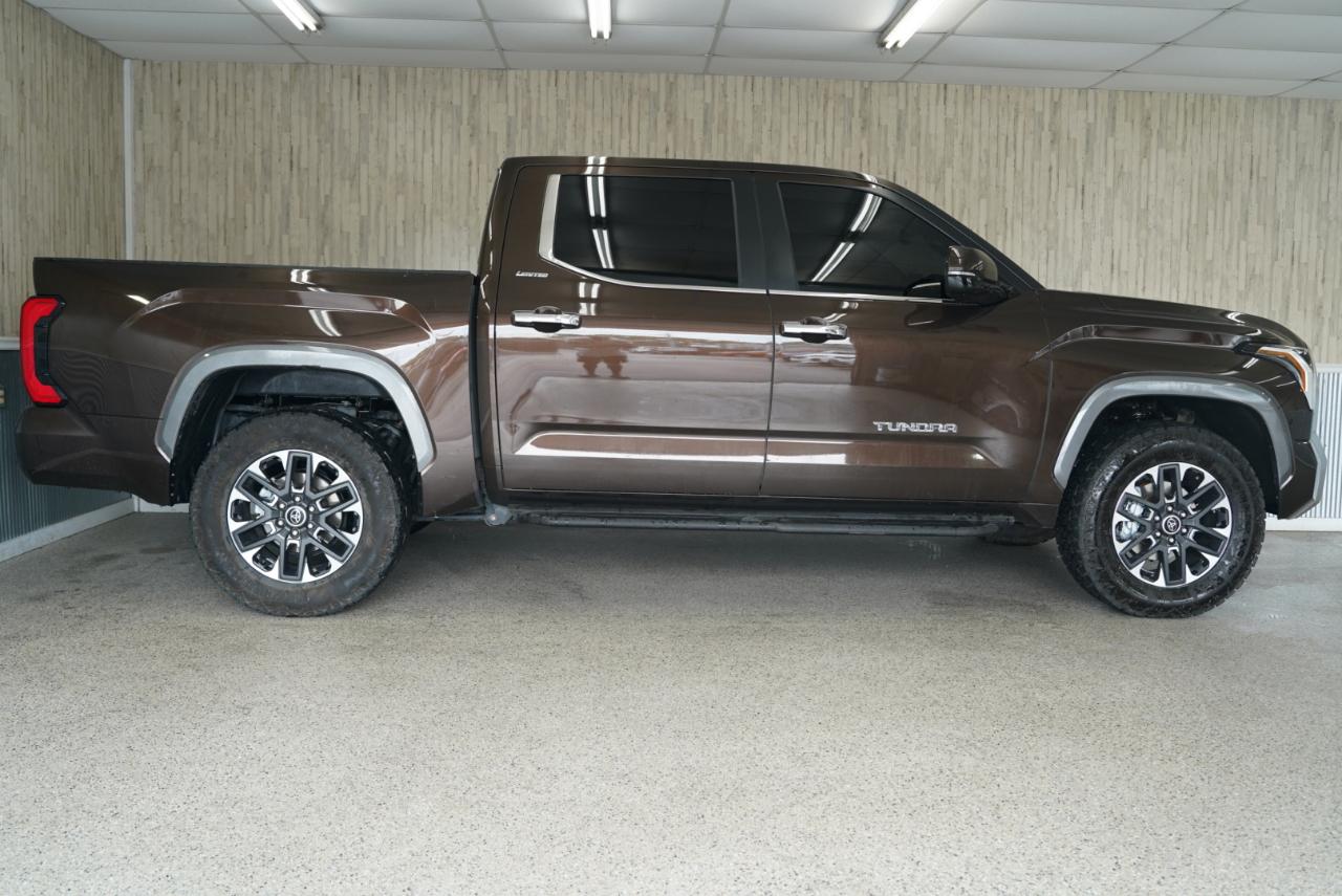 Toyota Tundra 4WD  2024