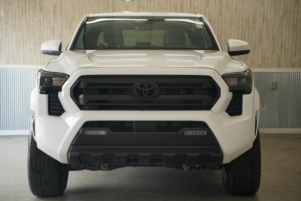 Toyota Tacoma 4WD  2025