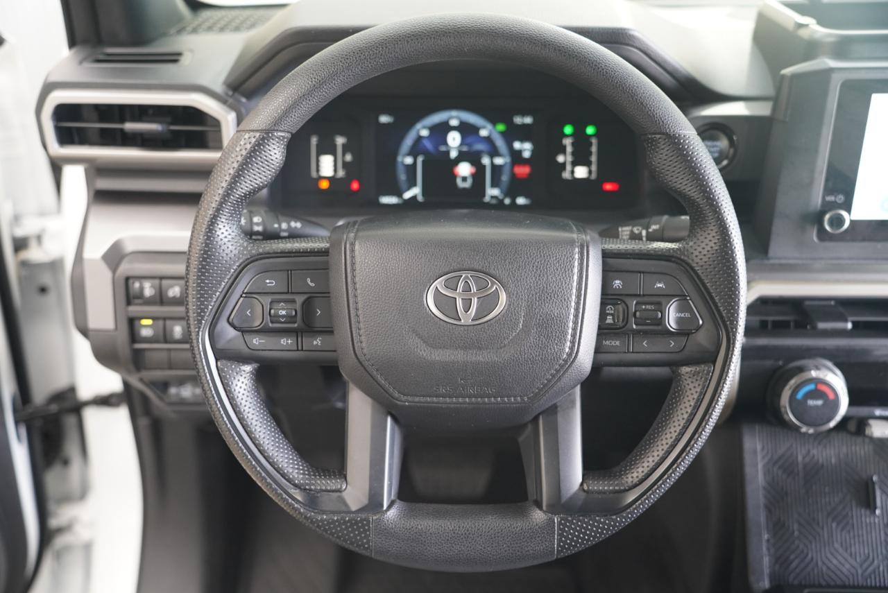 Toyota Tacoma 4WD  2025