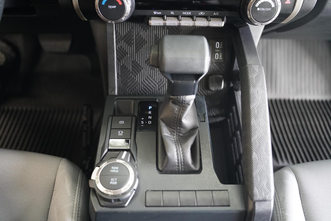Toyota Tacoma 4WD  2025
