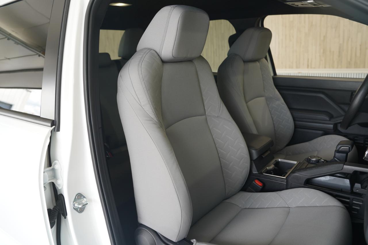 Toyota Tacoma 4WD  2025