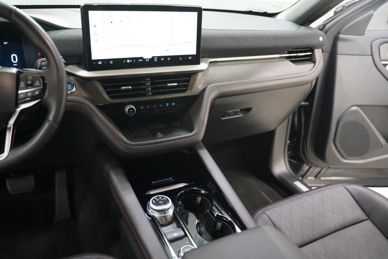 Ford Explorer Platinum RWD 2025