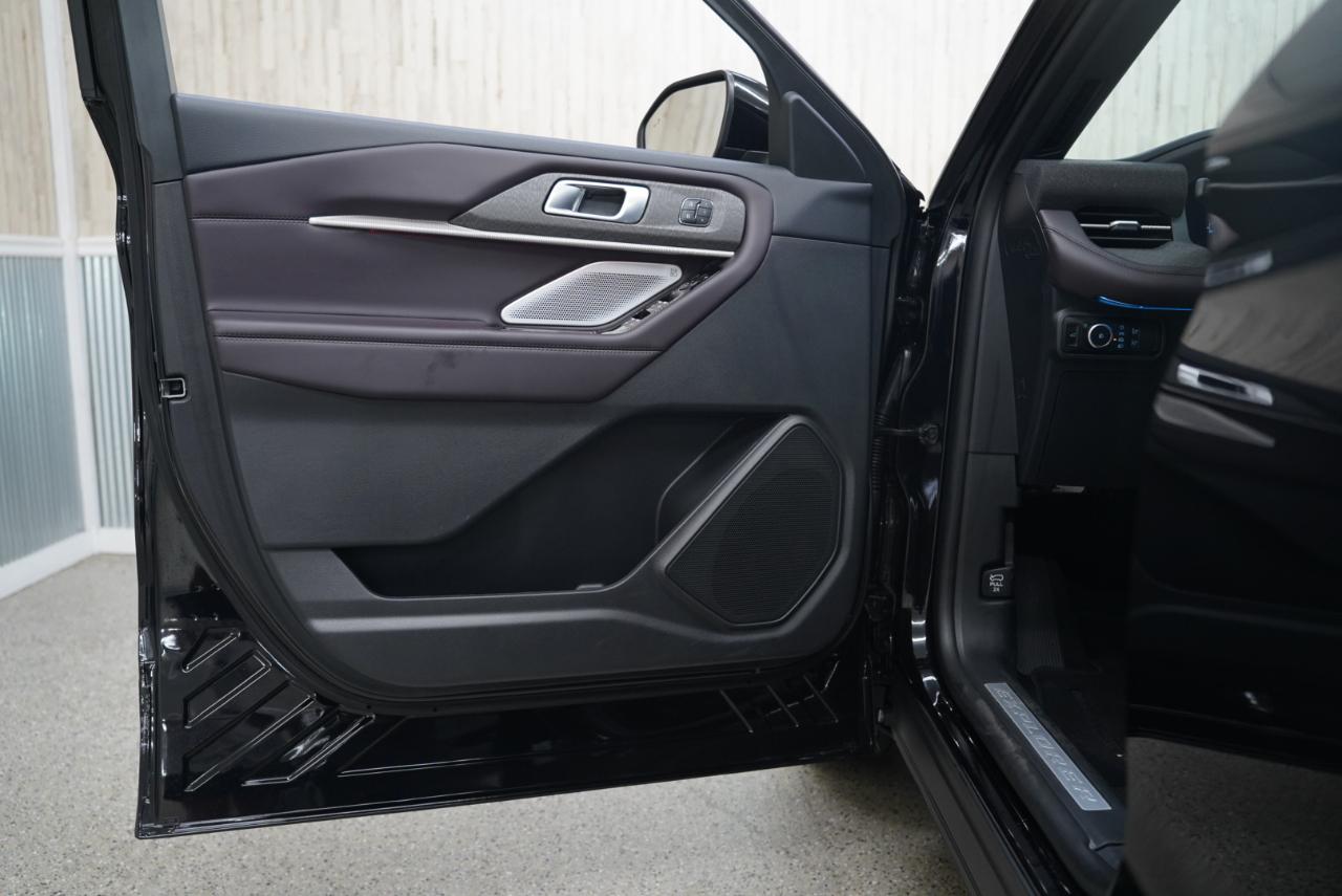 Ford Explorer Platinum RWD 2025