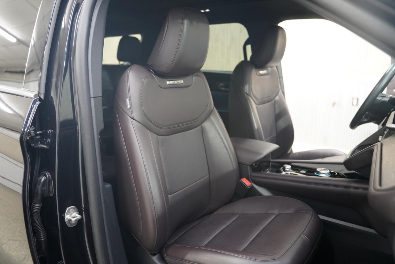 Ford Explorer Platinum RWD 2025