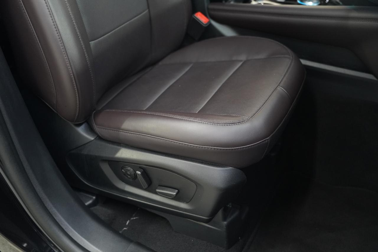 Ford Explorer Platinum RWD 2025