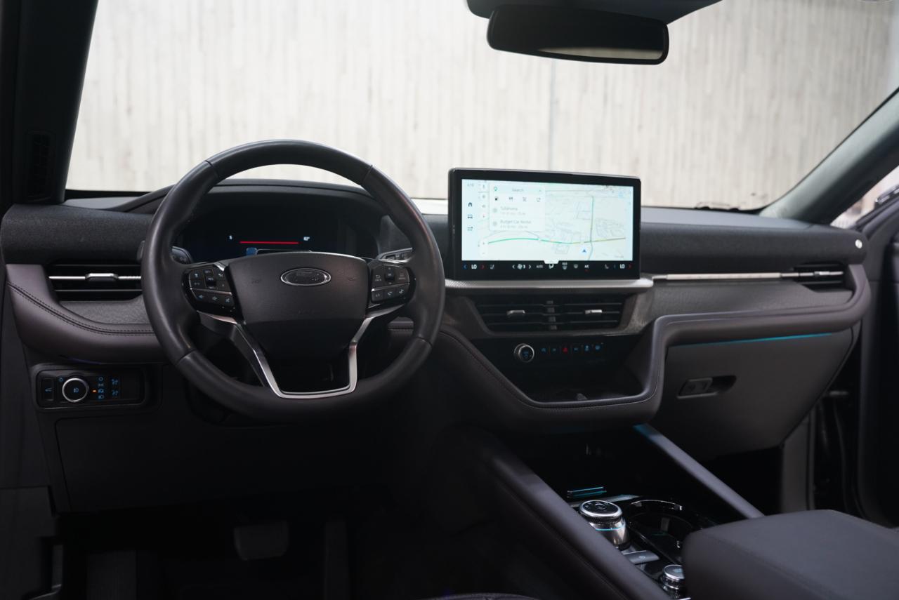 Ford Explorer Platinum RWD 2025