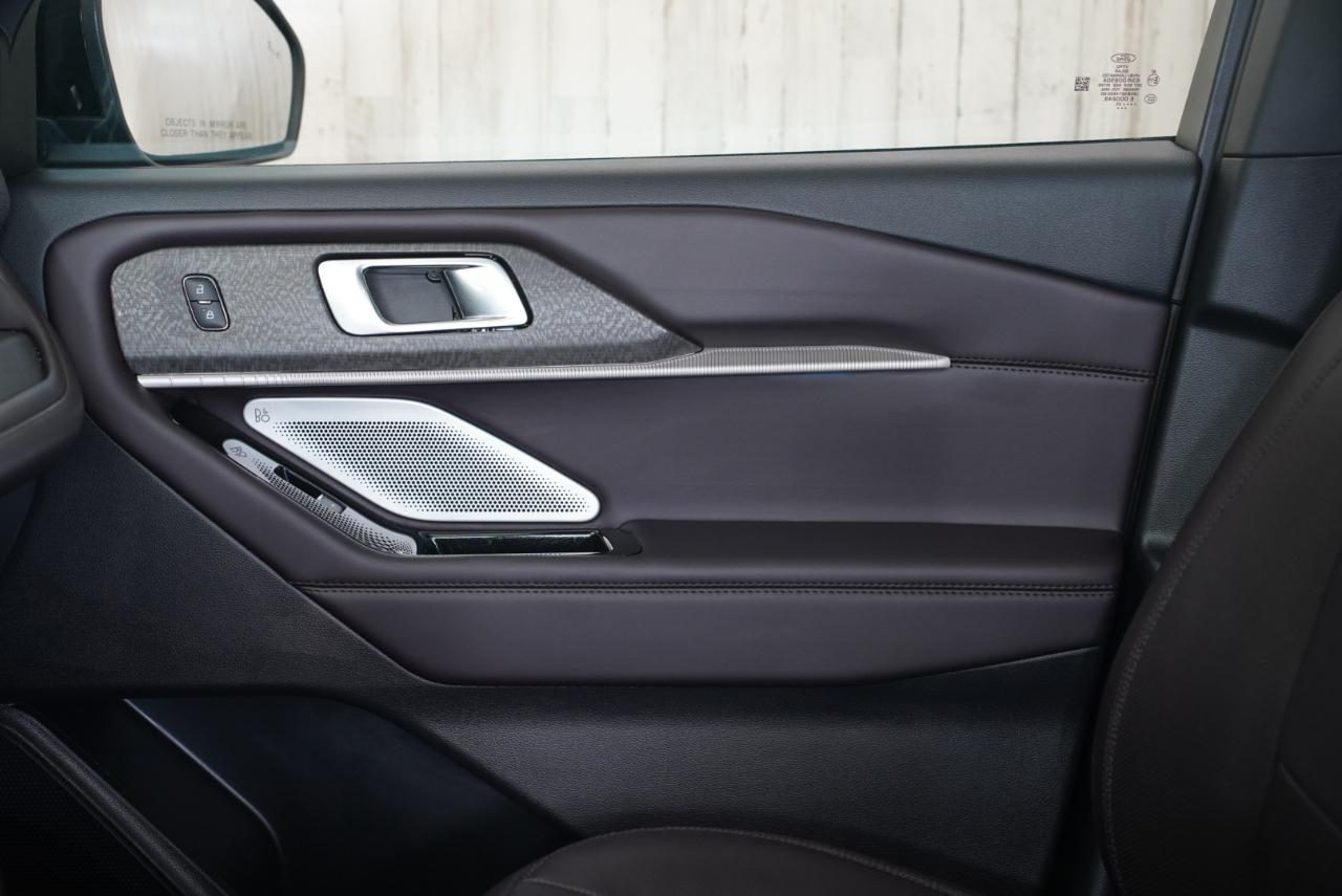 Ford Explorer Platinum RWD 2025