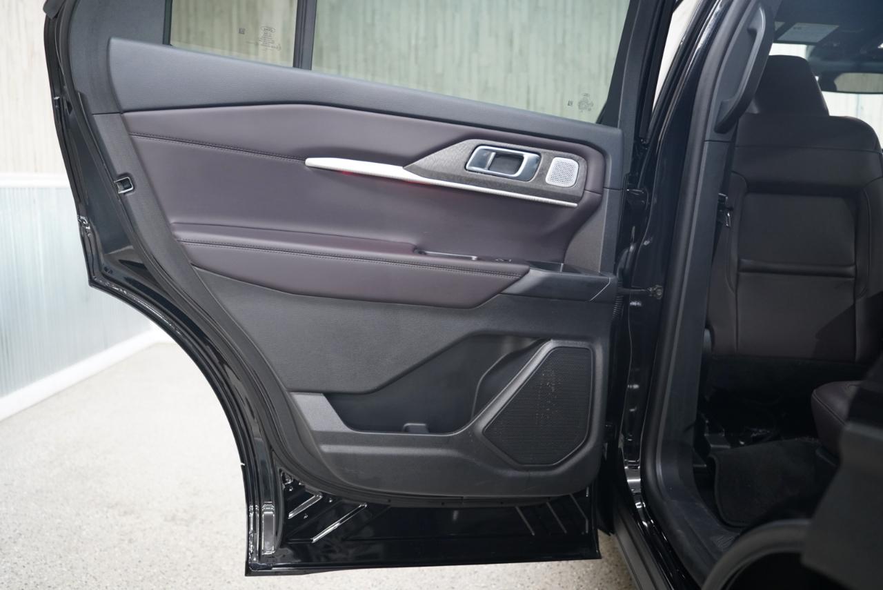 Ford Explorer Platinum RWD 2025