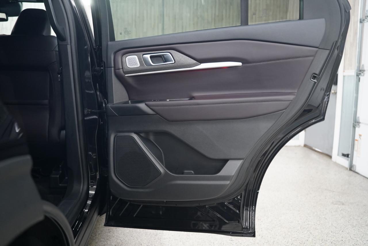 Ford Explorer Platinum RWD 2025