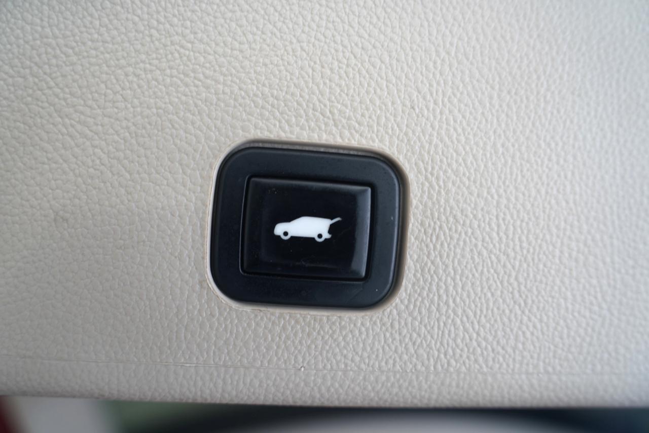 Cadillac SRX AWD 4dr Premium Collection 2012