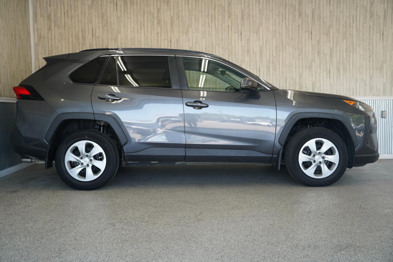 Toyota RAV4 LE AWD 2019