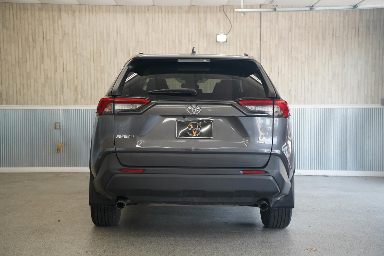 Toyota RAV4 LE AWD 2019