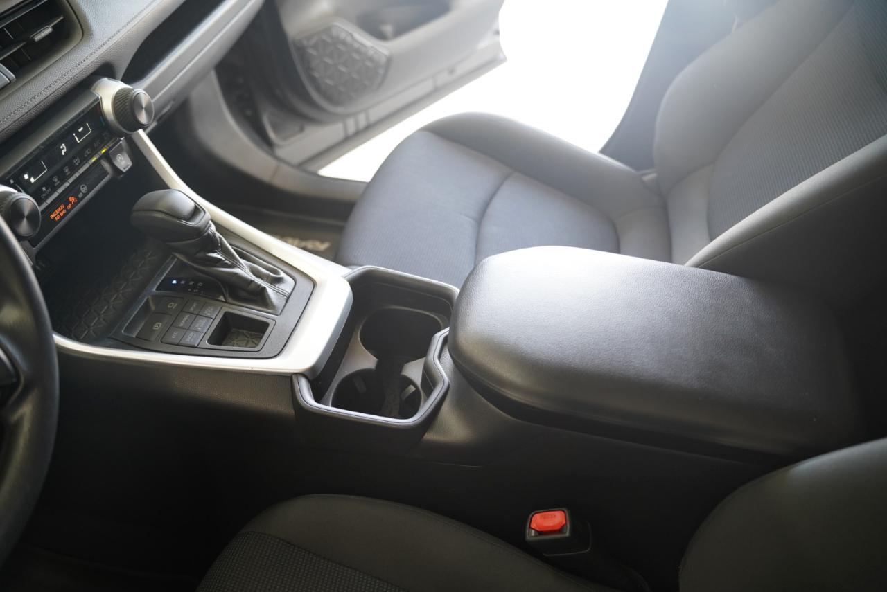 Toyota RAV4 LE AWD 2019