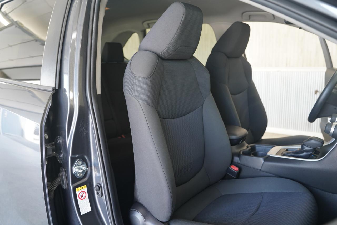 Toyota RAV4 LE AWD 2019