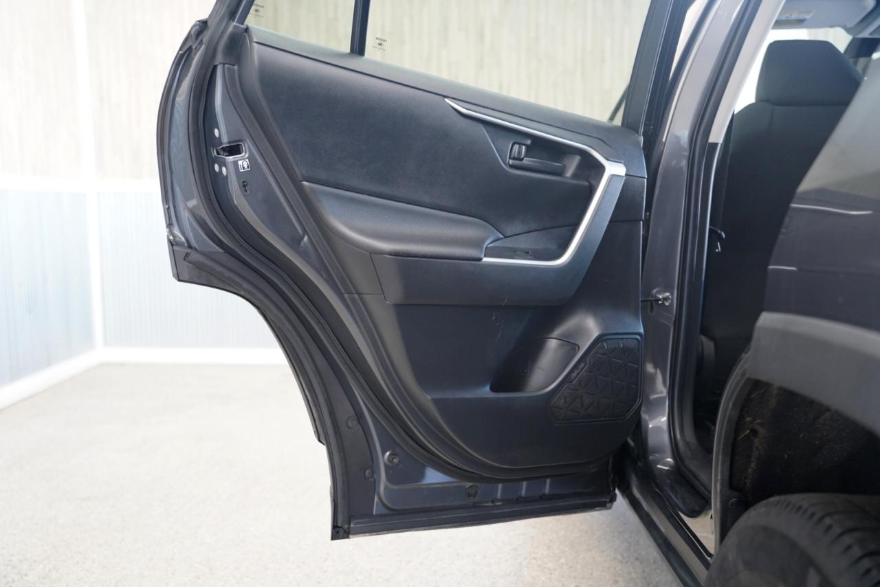 Toyota RAV4 LE AWD 2019