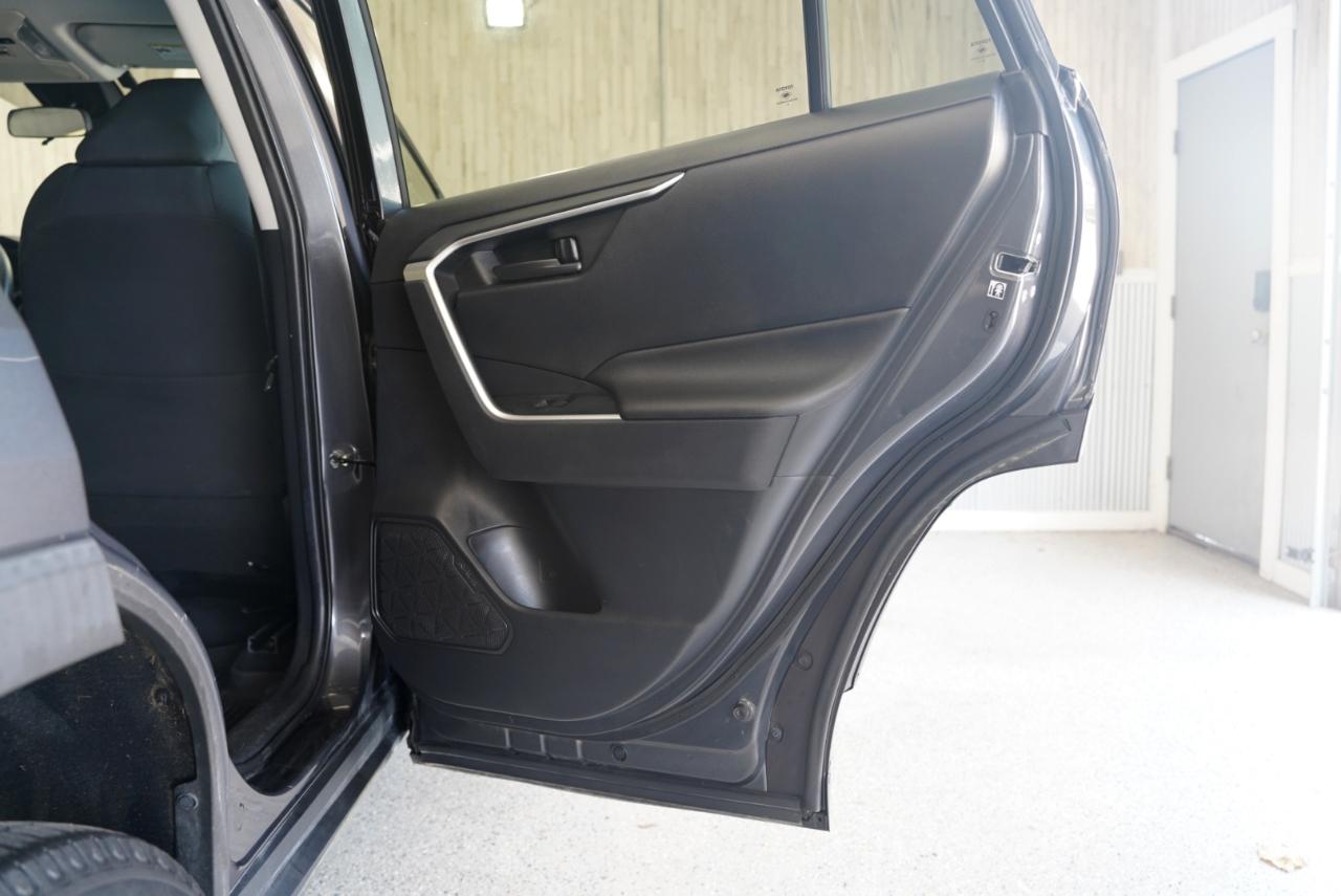 Toyota RAV4 LE AWD 2019