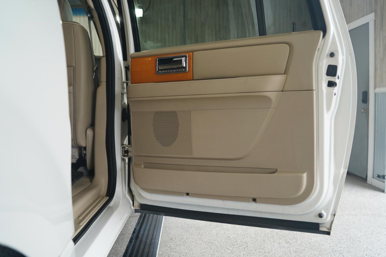 Lincoln Navigator L 2WD 4dr 2007