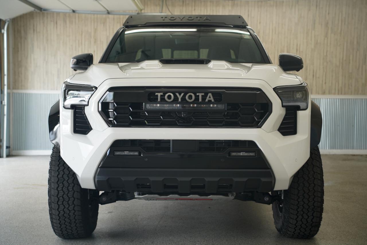 Toyota Tacoma 4WD  2024