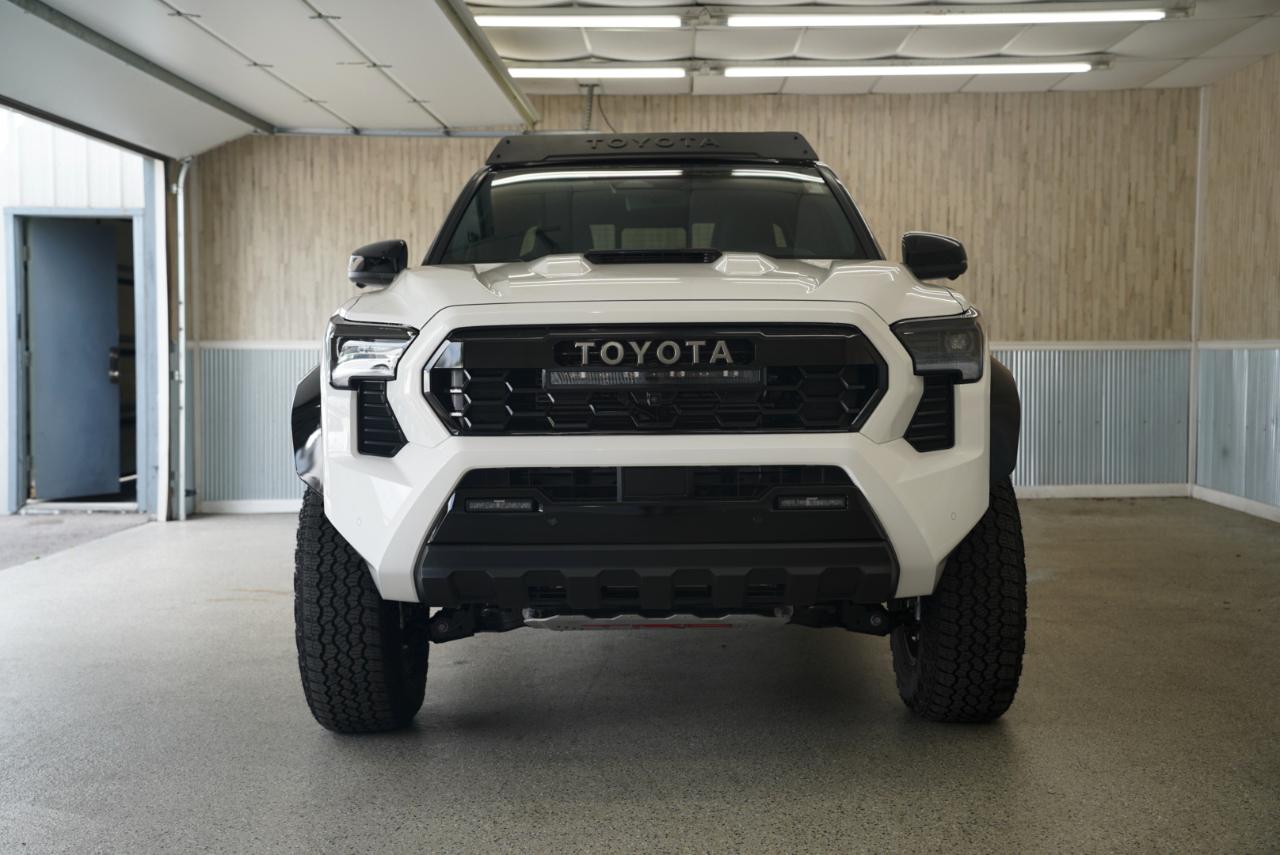 Toyota Tacoma 4WD  2024