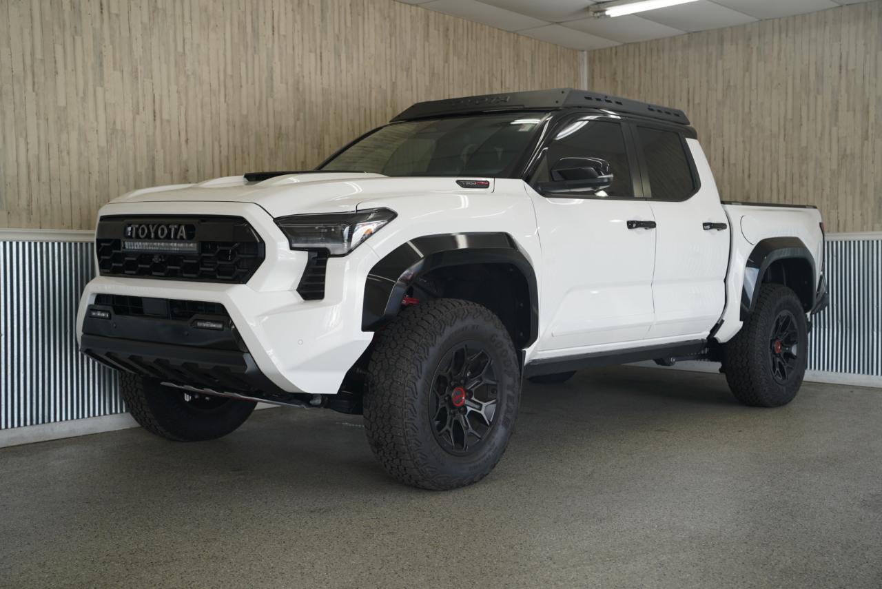 Toyota Tacoma 4WD  2024