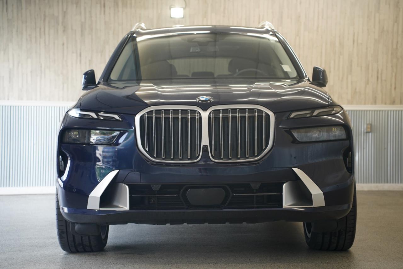 BMW X7 xDrive40i Sports Activity Vehicle 2024