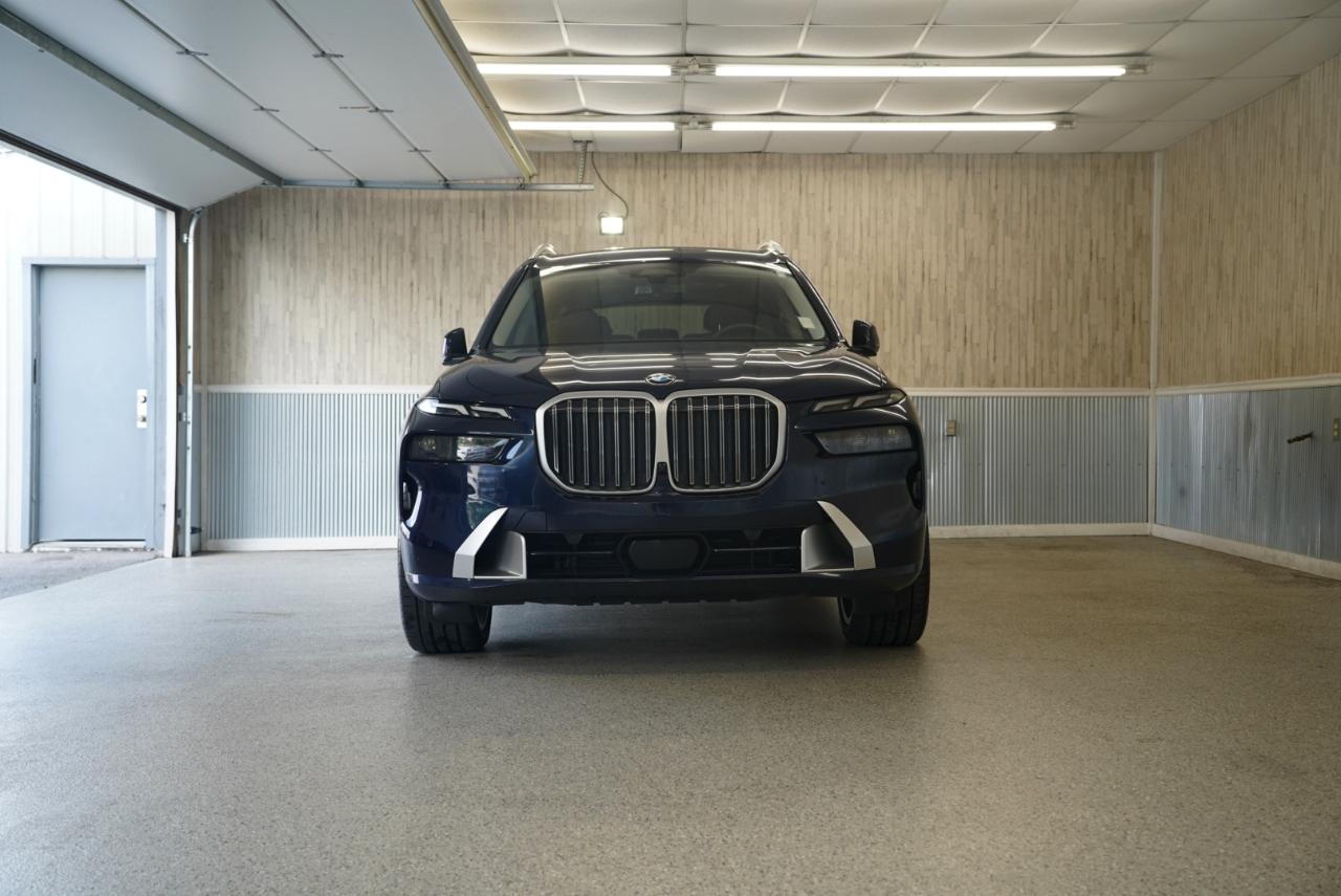 BMW X7 xDrive40i Sports Activity Vehicle 2024