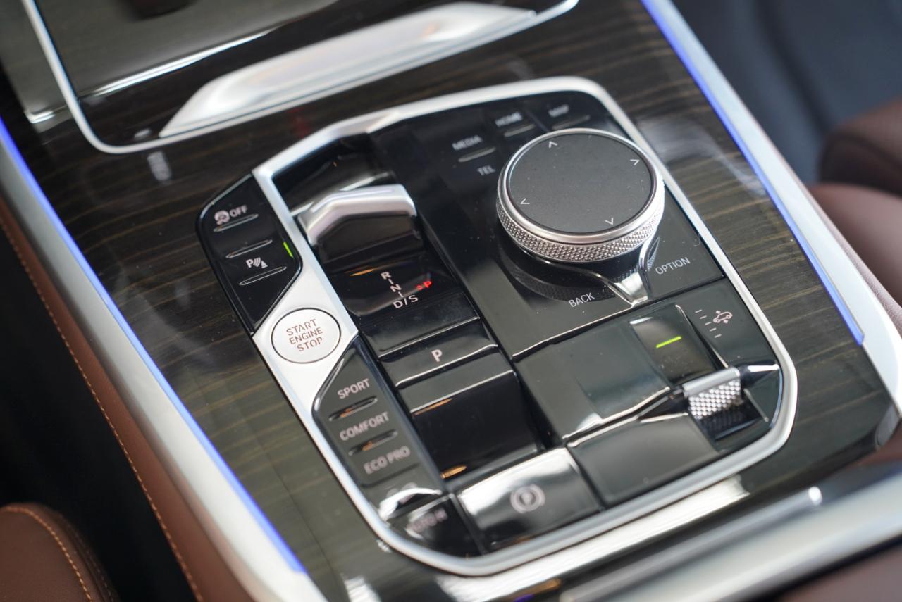 BMW X7 xDrive40i Sports Activity Vehicle 2024