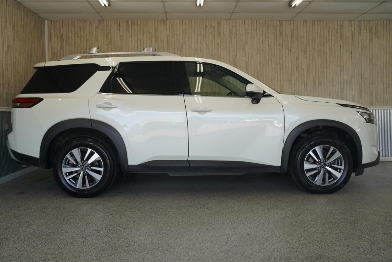Nissan Pathfinder SL 2WD 2023