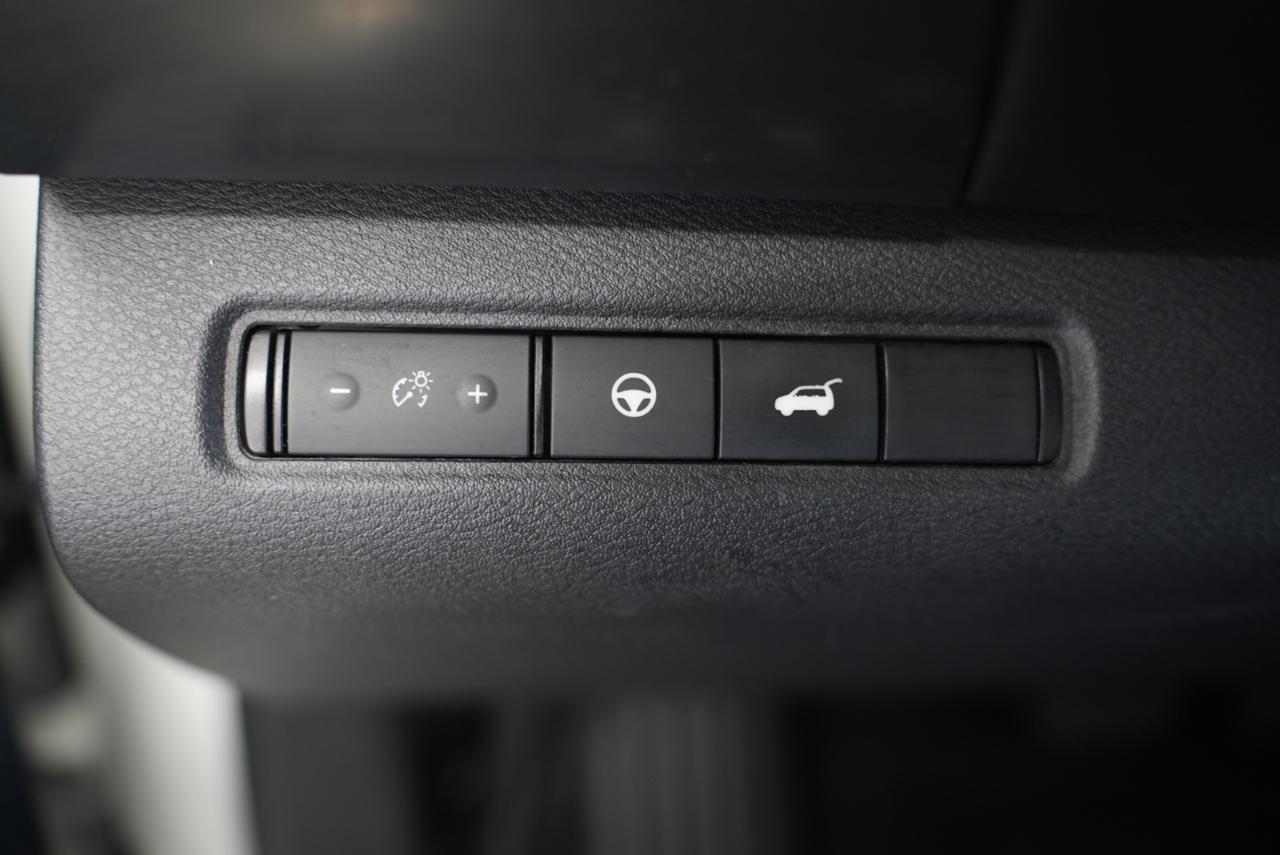 Nissan Pathfinder SL 2WD 2023