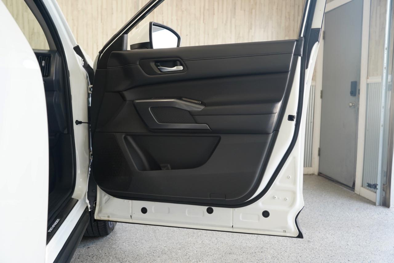Nissan Pathfinder SL 2WD 2023