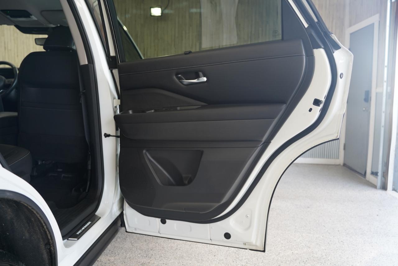Nissan Pathfinder SL 2WD 2023