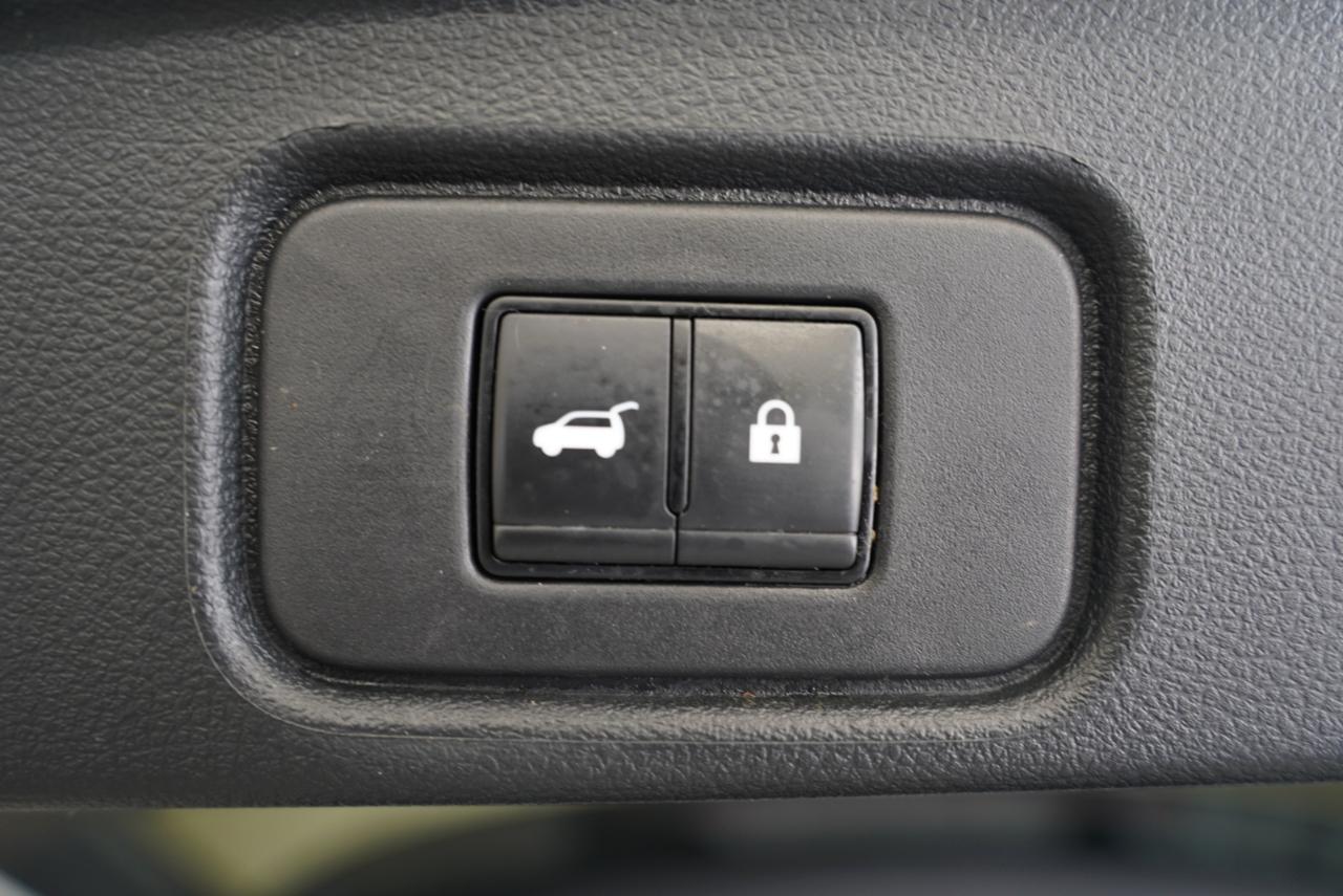 Nissan Pathfinder SL 2WD 2023