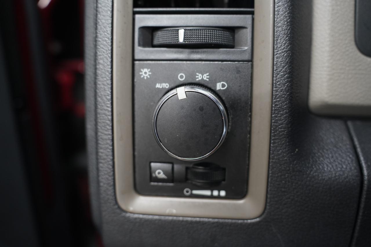 RAM 1500 4WD Quad Cab 140.5" ST 2012