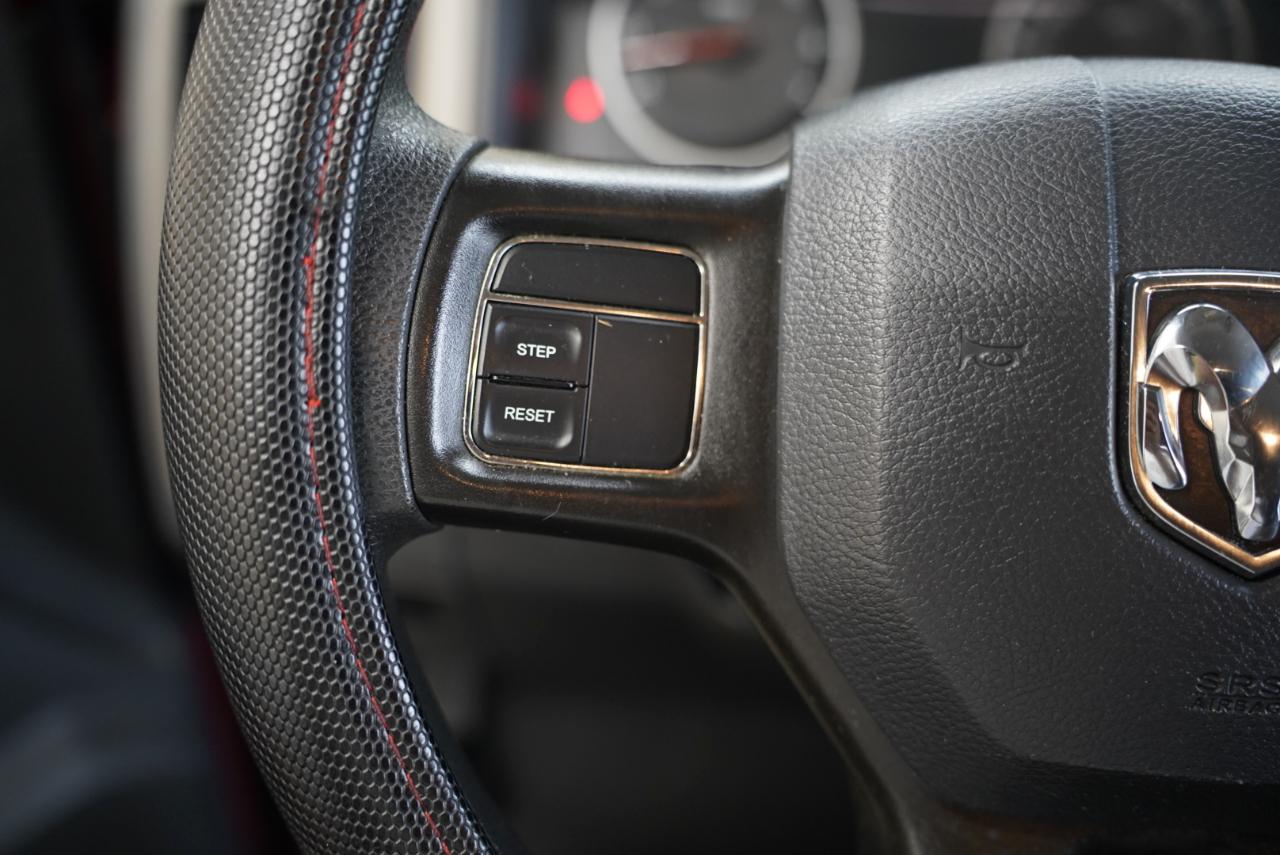 RAM 1500 4WD Quad Cab 140.5" ST 2012