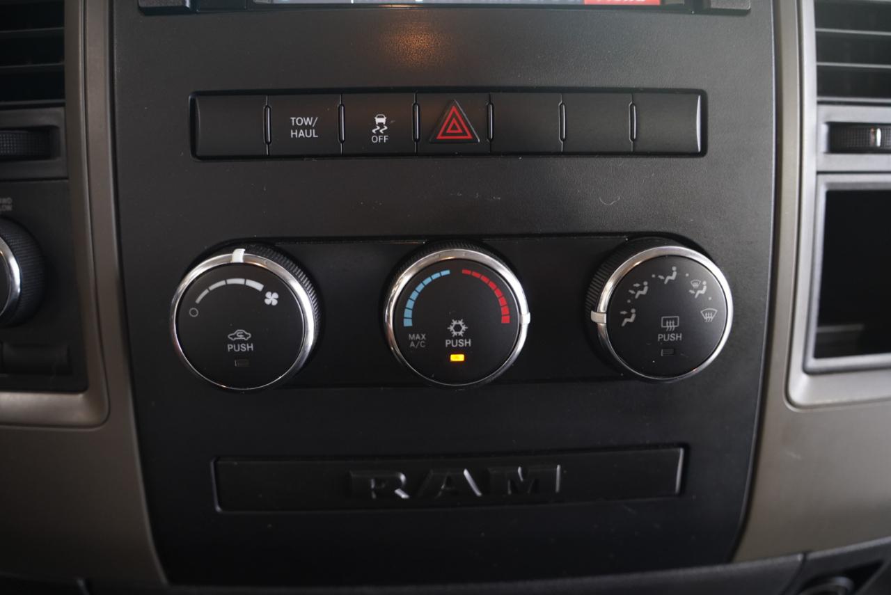 RAM 1500 4WD Quad Cab 140.5" ST 2012