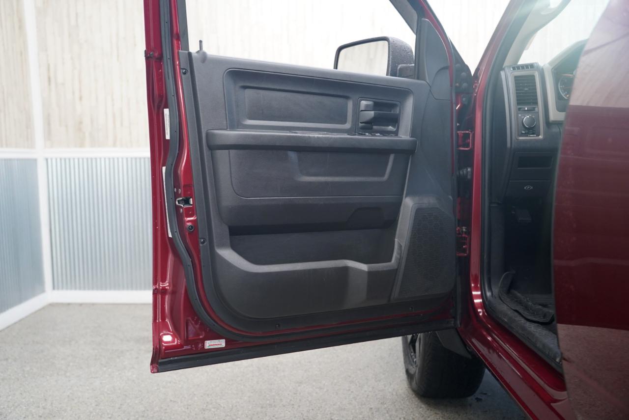 RAM 1500 4WD Quad Cab 140.5" ST 2012