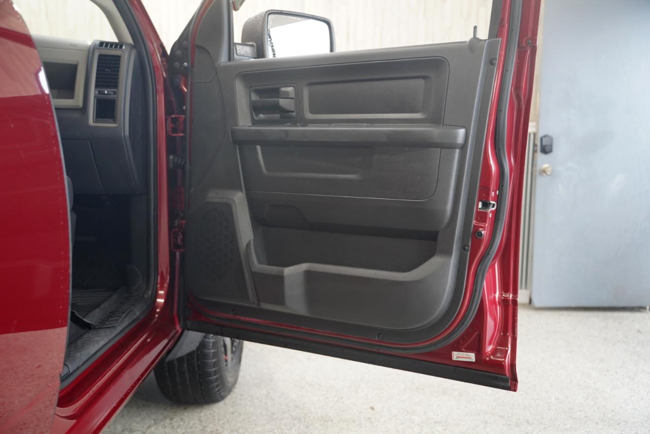 RAM 1500 4WD Quad Cab 140.5" ST 2012